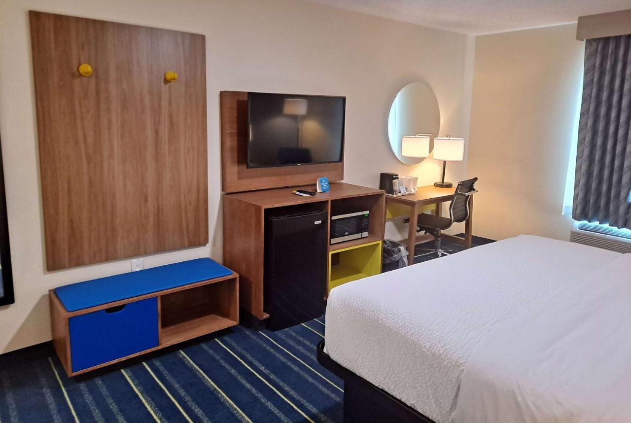 Days Inn By Wyndham Grayson Экстерьер фото